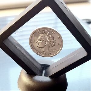 2005 $10 Liberty Dollar 1/2 oz. .999 Fine Silver Coin in Display Stand